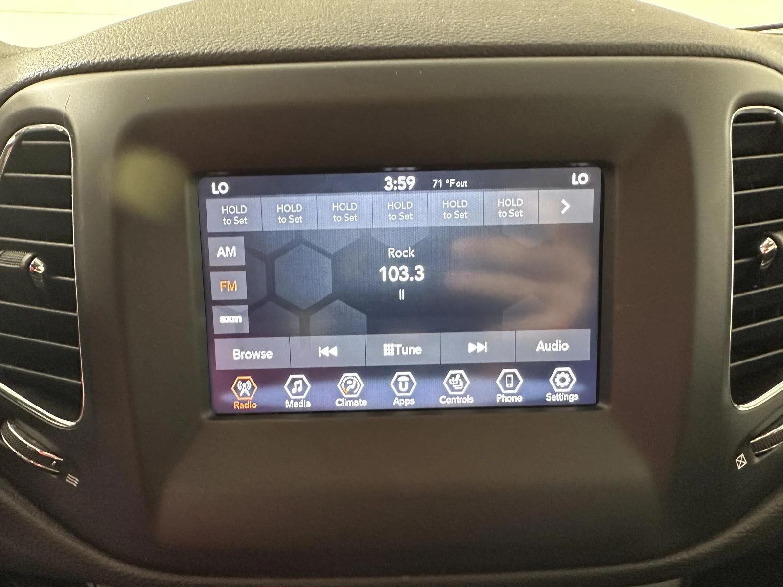 Used 2020 Olive Green Pearlcoat Jeep Latitude image 16