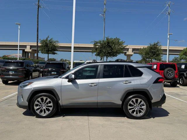 Certified Used 2022 SILVER SKY METALLIC Toyota XLE Premium image 8