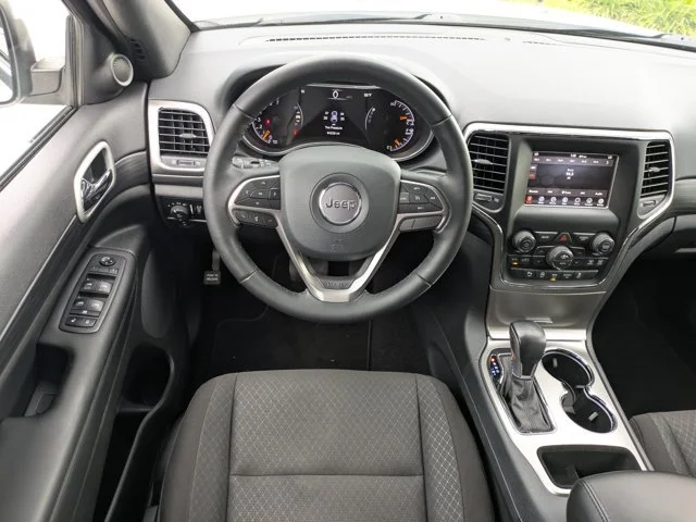 Used 2020 Bright White Clearcoat Jeep Laredo image 15