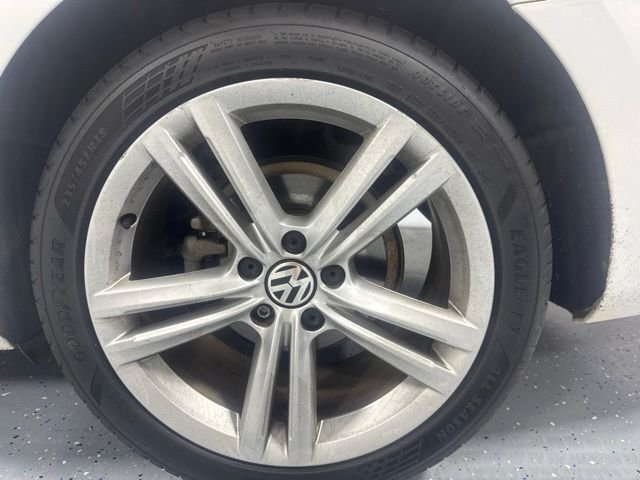 Used 2014 White Volkswagen 2.5 SE image 9