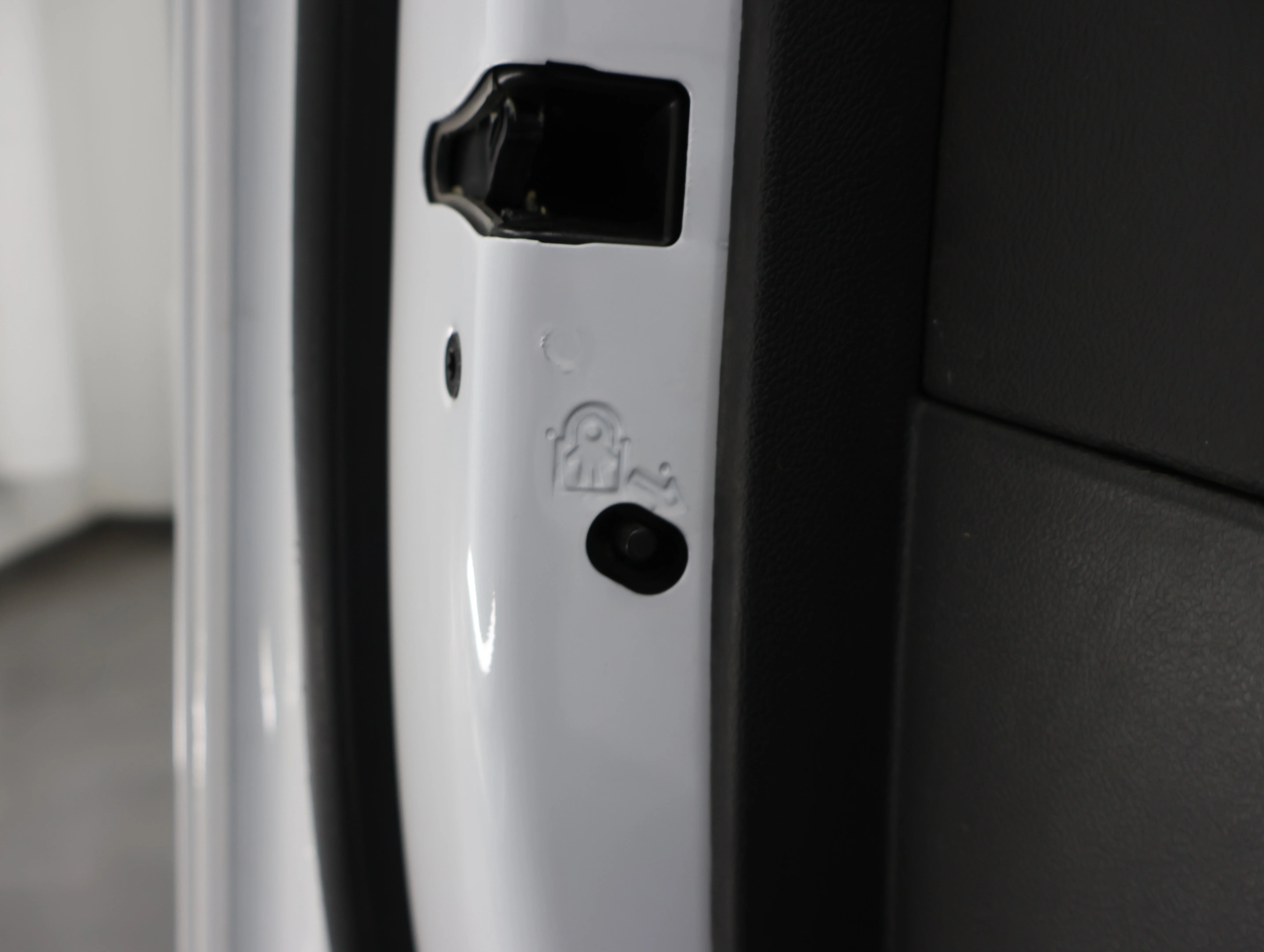 Used 2025 Summit White GMC SLE image 38