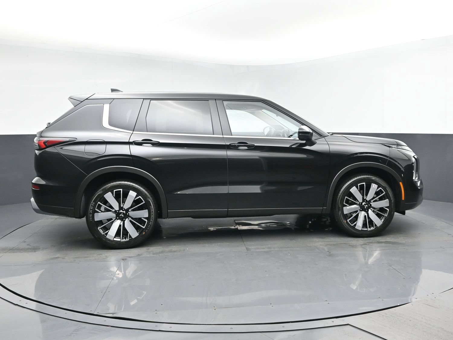 New 2026 Black Diamond Mitsubishi SE 1.5T 2WD image 3
