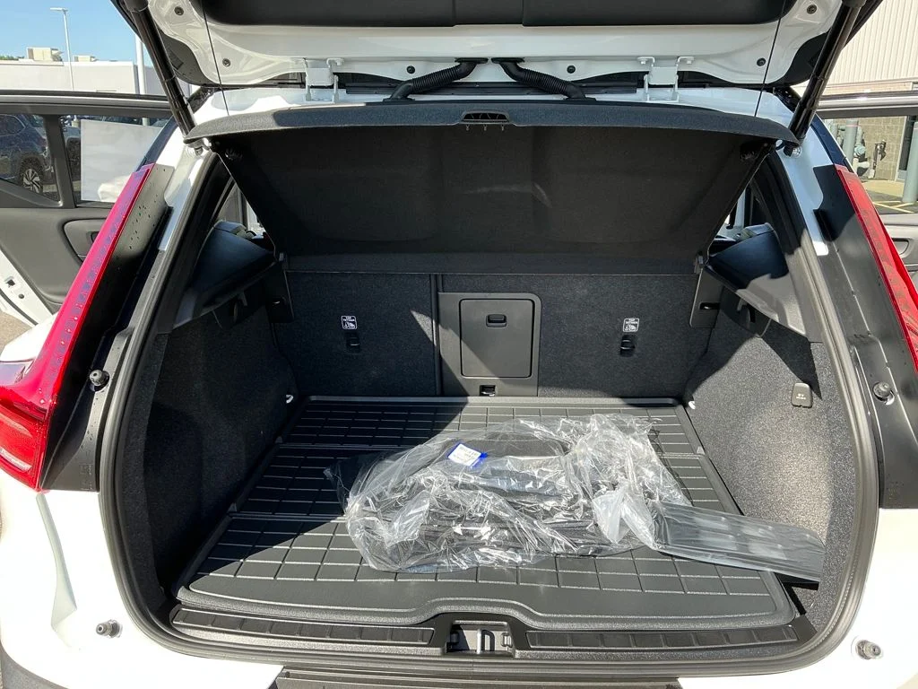 2026 Volvo XC40 Ultra Black Edition - Photo 15