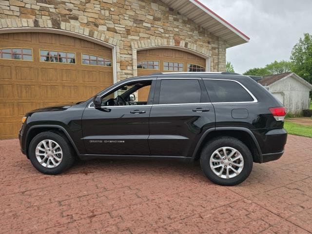 Used 2021 Diamond Black JEEP LAREDO image 6