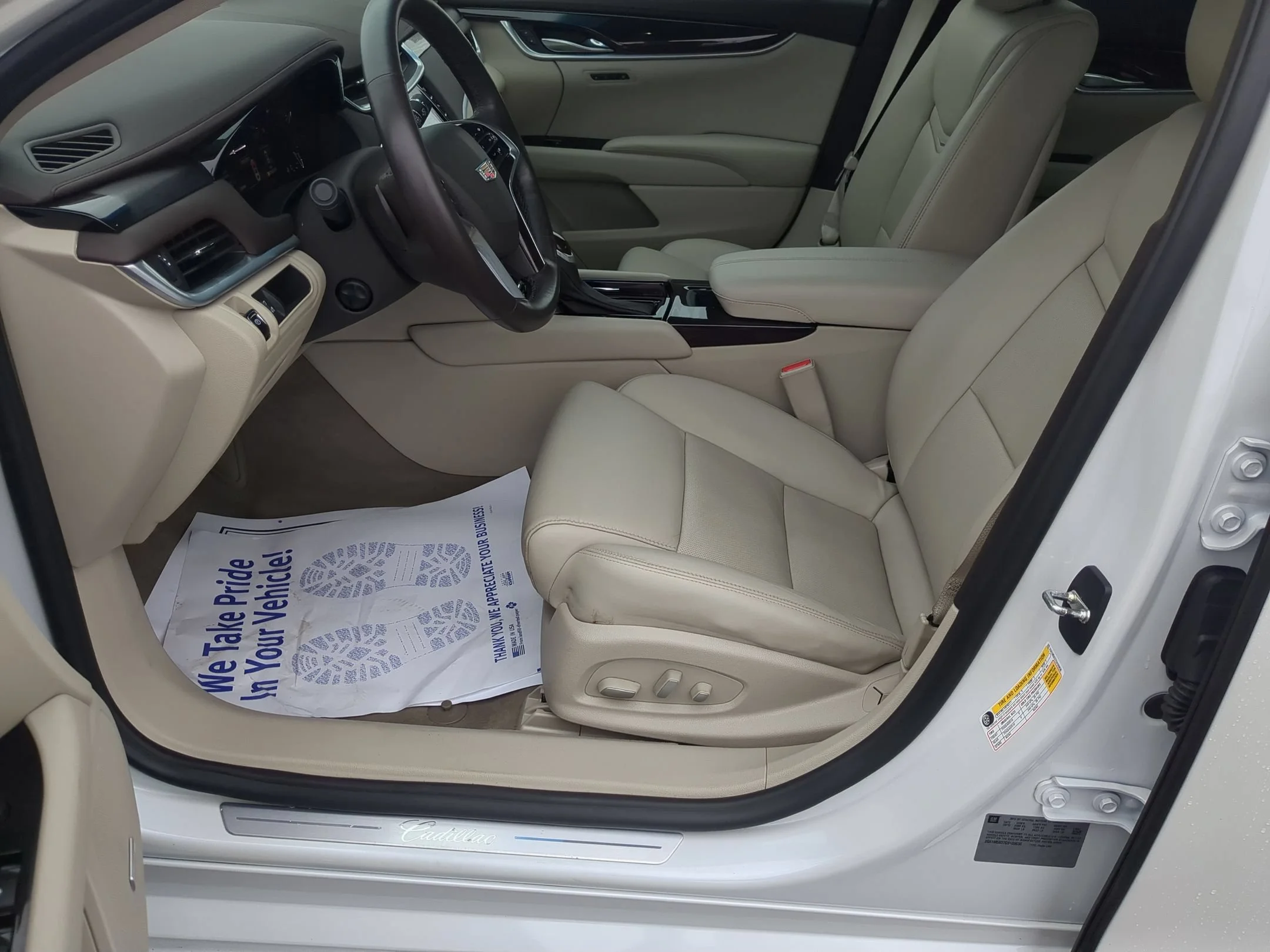 Used 2016 Crystal White Tricoat Cadillac Luxury Collection image 17