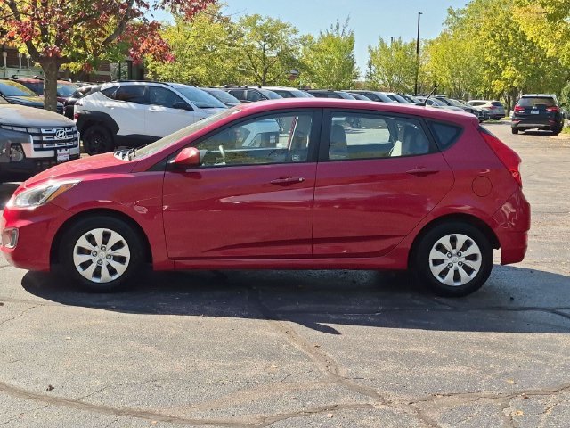 Used 2017 Red Hyundai SE image 4