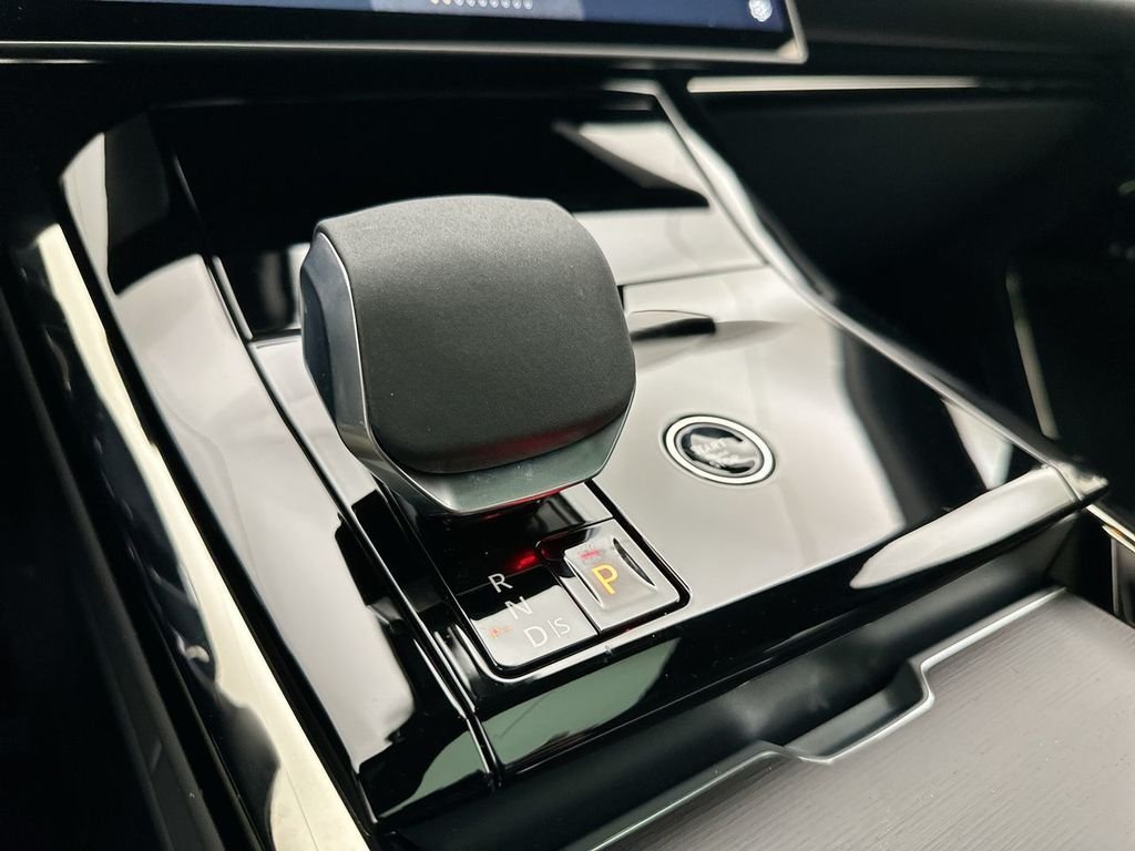 New 2026 Santorini Black LAND ROVER Dynamic SE image 20
