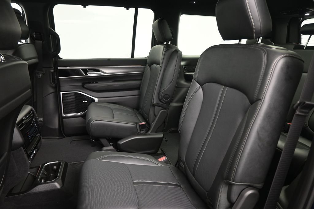 New 2026 Fathom Blue Pearl-Coat Exterior Paint (Late Availability) Jeep Limited Reserve image 10