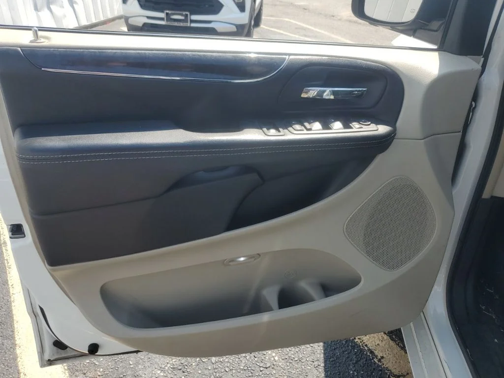 Used 2016 White Chrysler Touring image 12