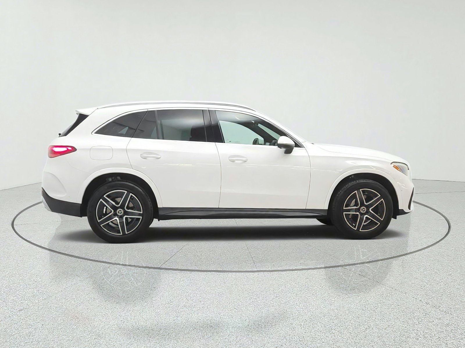 Used 2024 Polar White Mercedes-Benz GLC 300 SUV image 4