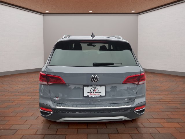 Used 2024 Deep Black Volkswagen 1.5T SE image 29