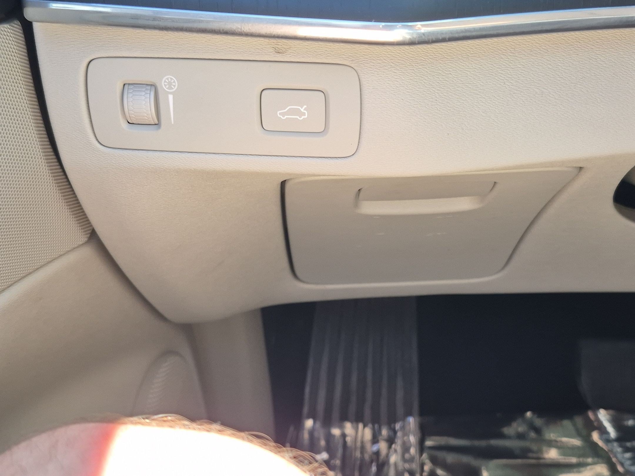 Certified Used 2020 Gray Metallic Volvo Momentum image 25