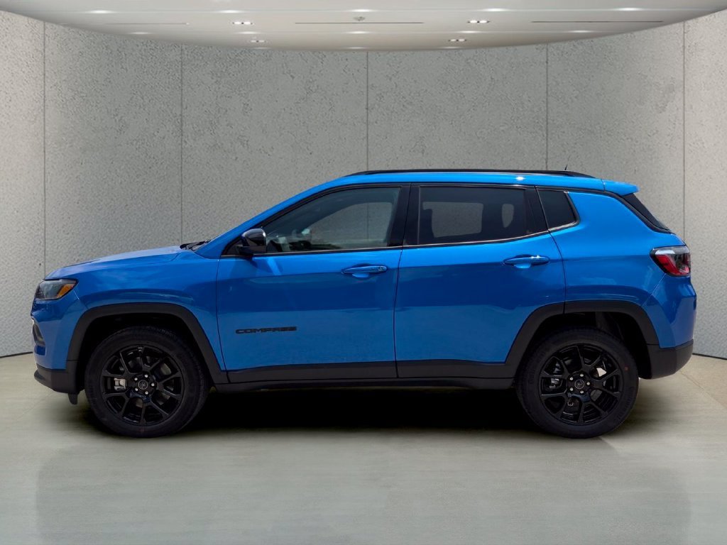 New 2026 Hydro Blue Pearl-Coat Exterior Paint Jeep Latitude Altitude image 9