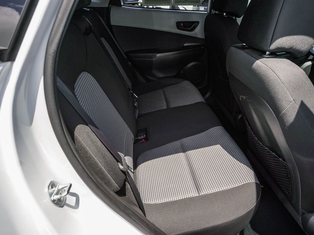 Used 2018 White Hyundai SEL image 13