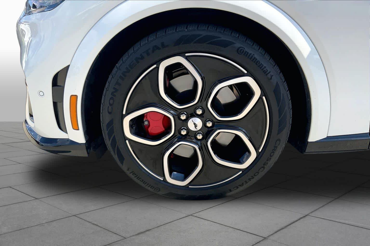 Used 2023 Star White Metallic Tri-Coat Ford GT image 10