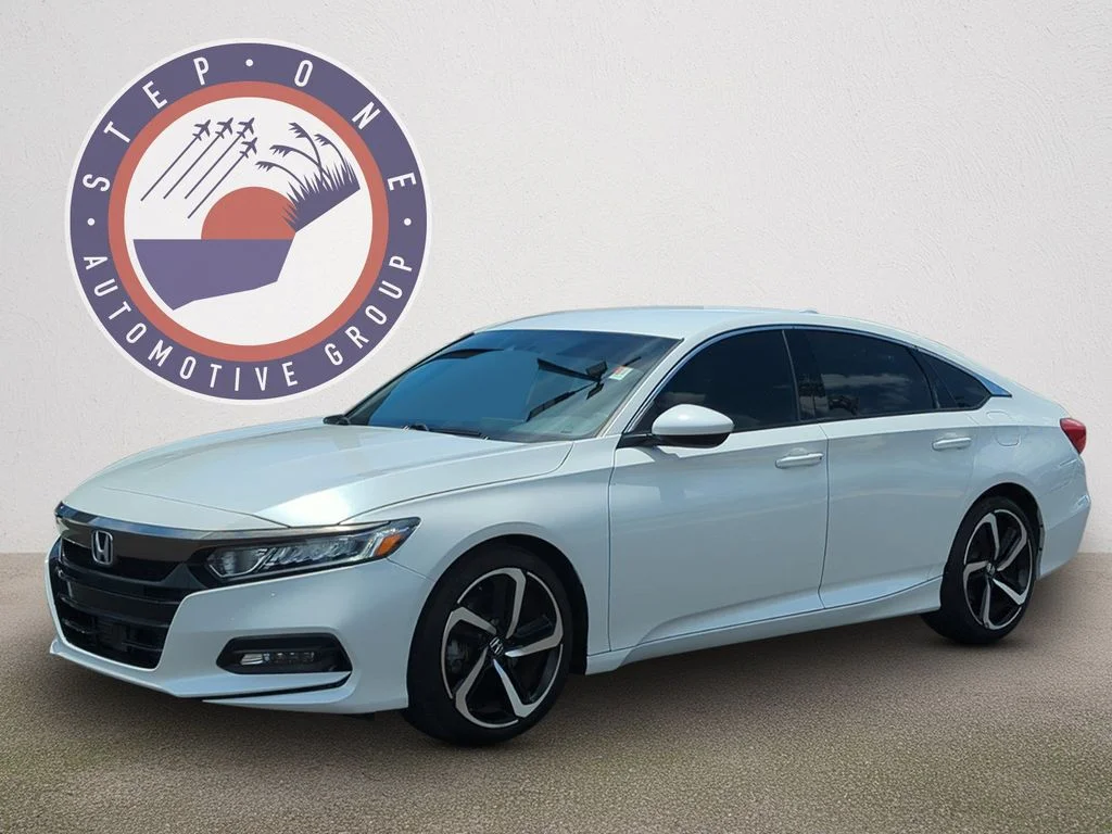 Used 2018  Honda Sport image 2