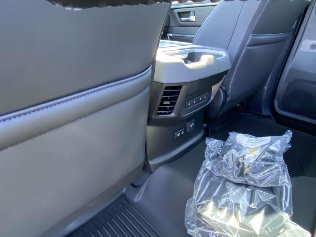 2025 Toyota Tundra Platinum - Photo 14
