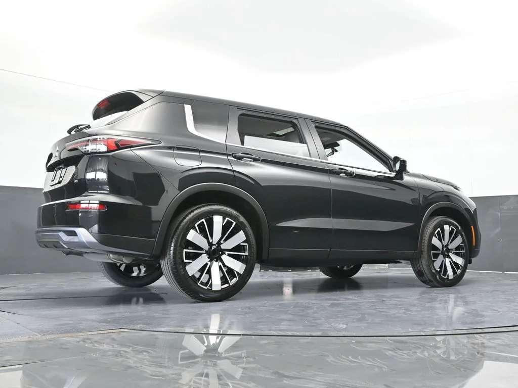 New 2026 Black Diamond Mitsubishi SE image 65