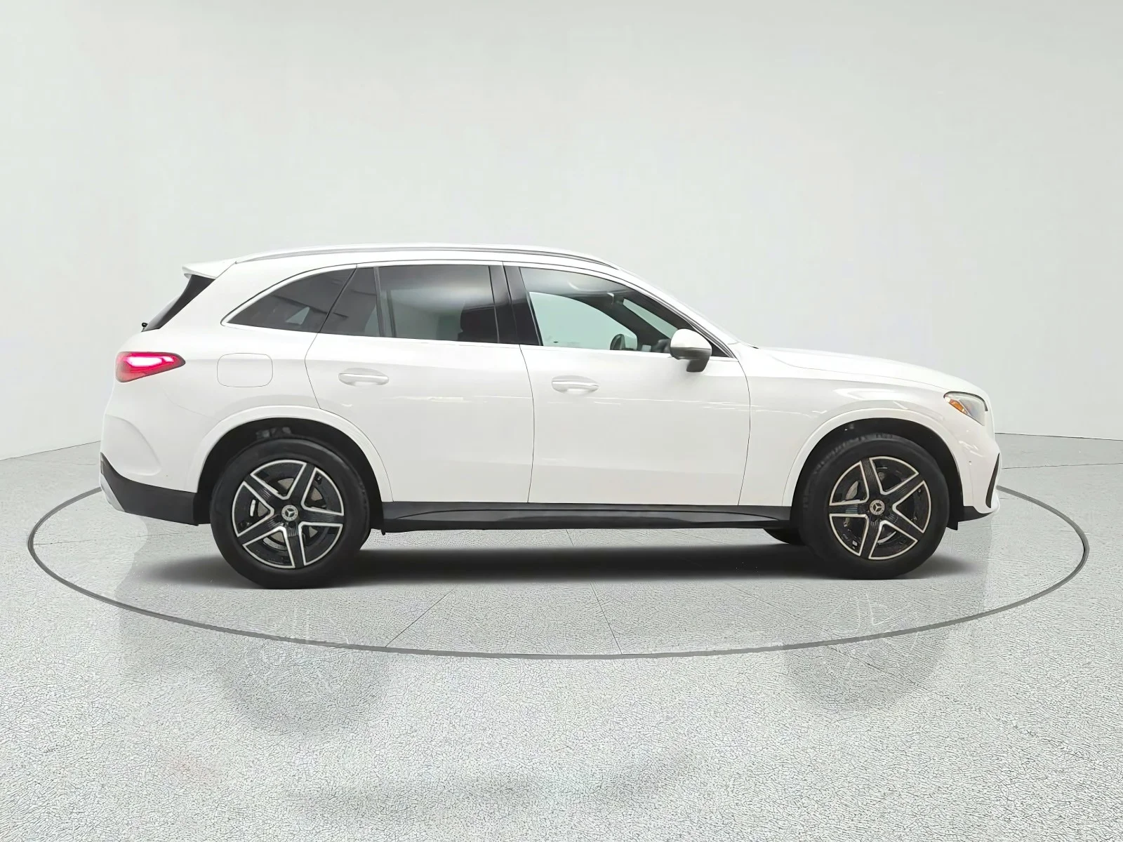Used 2024 Polar White Mercedes-Benz GLC 300 SUV image 4