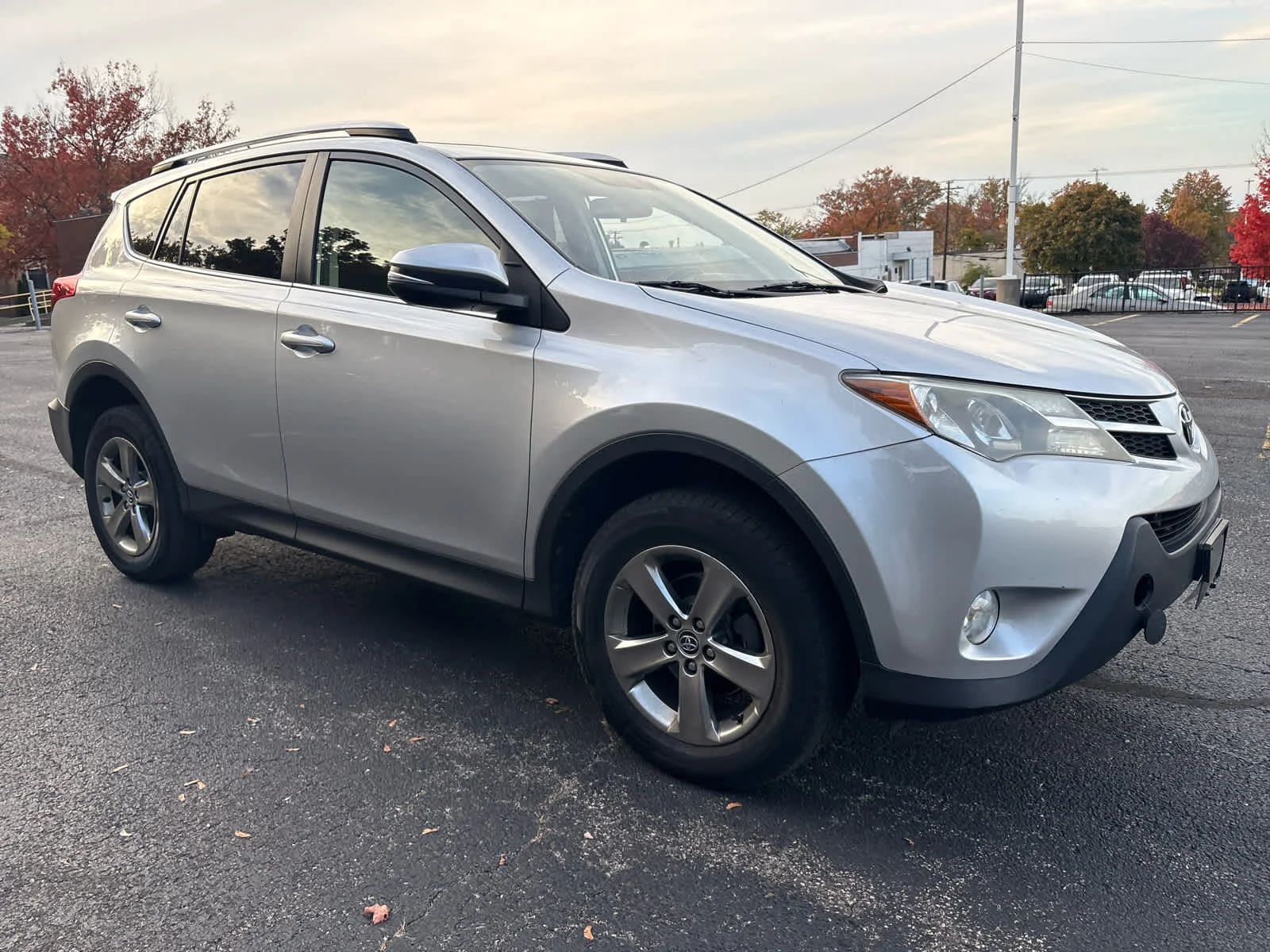 Used 2015 Classic Silver Metallic Toyota XLE image 17
