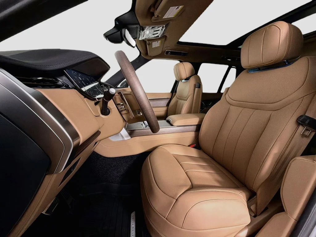 New 2026 Eiger Grey Land Rover SE image 22