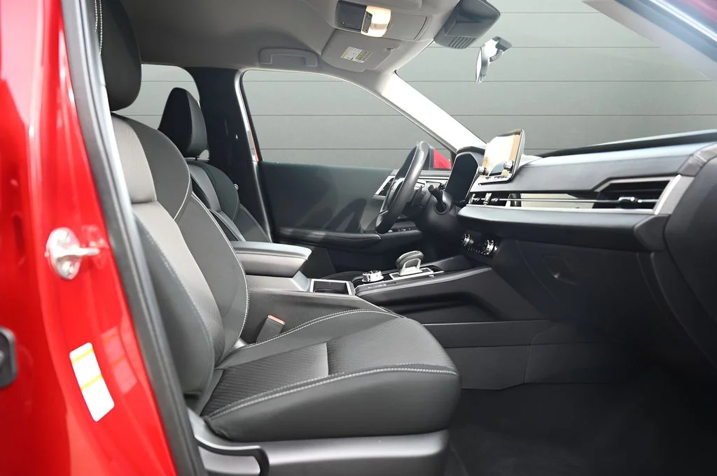 Used 2024 Red Mitsubishi ES image 47