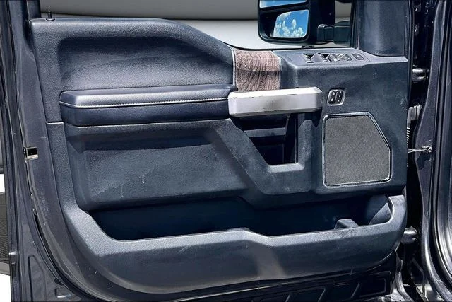 Used 2019 Magnetic Metallic Ford Lariat image 21