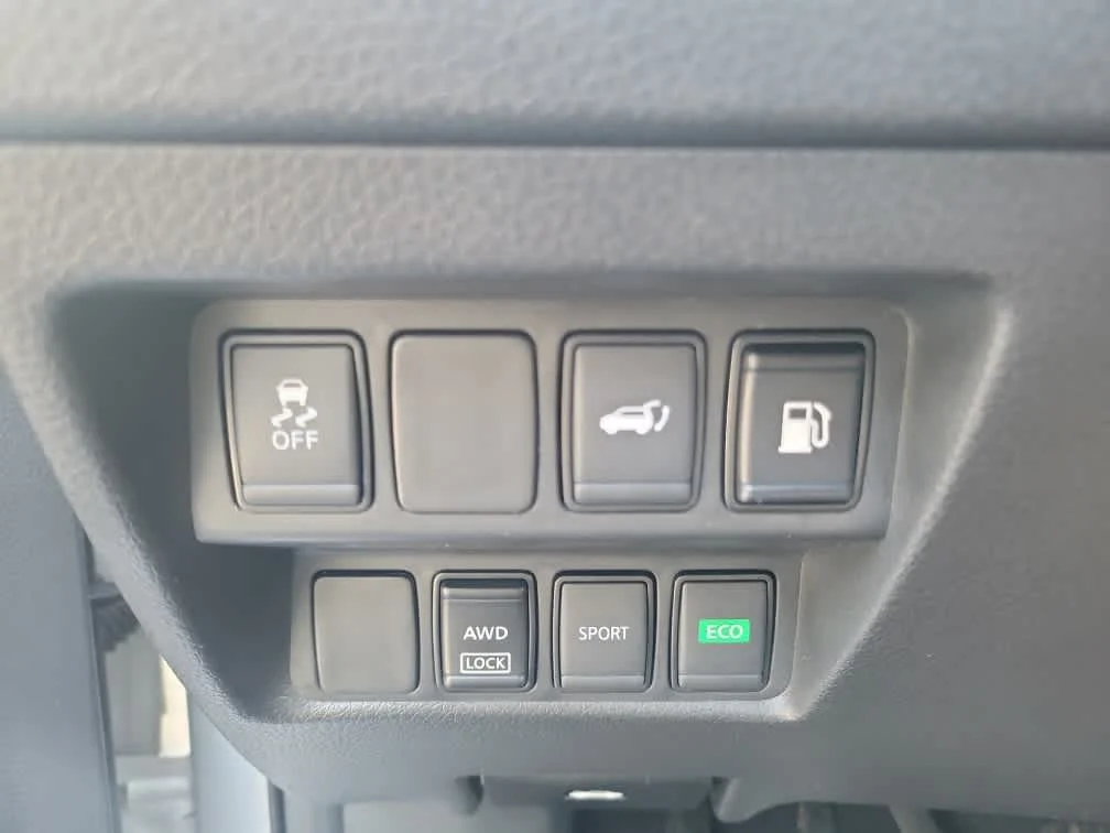 Used 2018 Brilliant Silver Nissan SV image 18