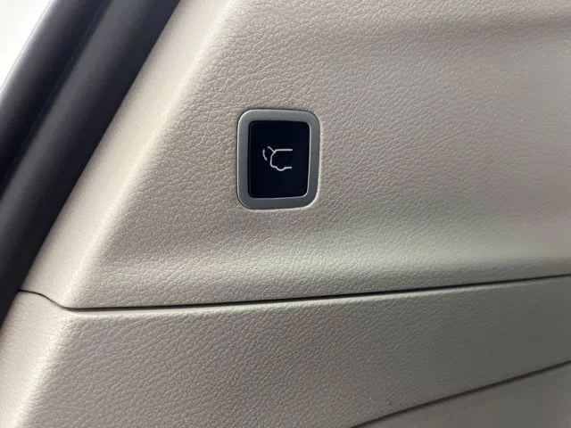 Used 2024 Silver Mist Clearcoat Chrysler Touring L image 30