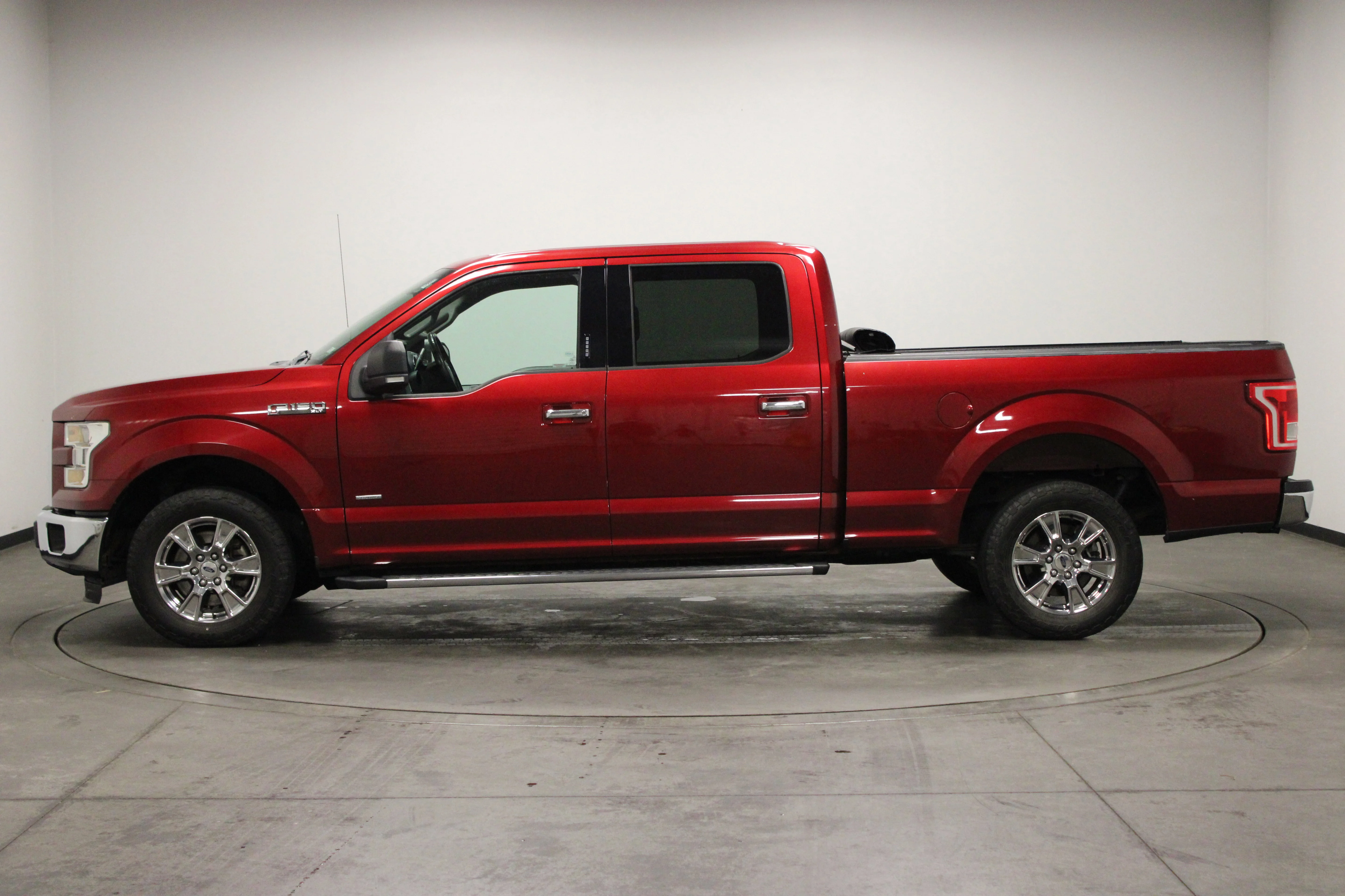 Used 2016 Ruby Red Metallic Tinted Clearcoat Ford XLT image 5