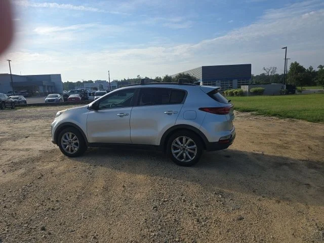 Used 2022 Silver Kia Nightfall image 5