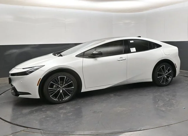 New 2026 Wind Chill Pearl <sup>1</sup> Toyota  XLE image 4