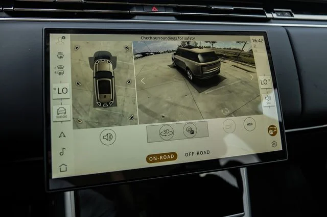 New 2026 Fuji White Land Rover SE image 29