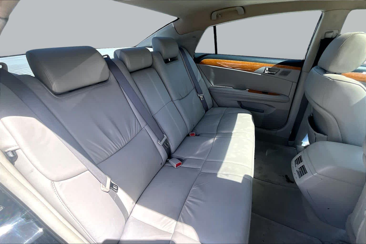 Used 2007 Black Toyota XLS image 18