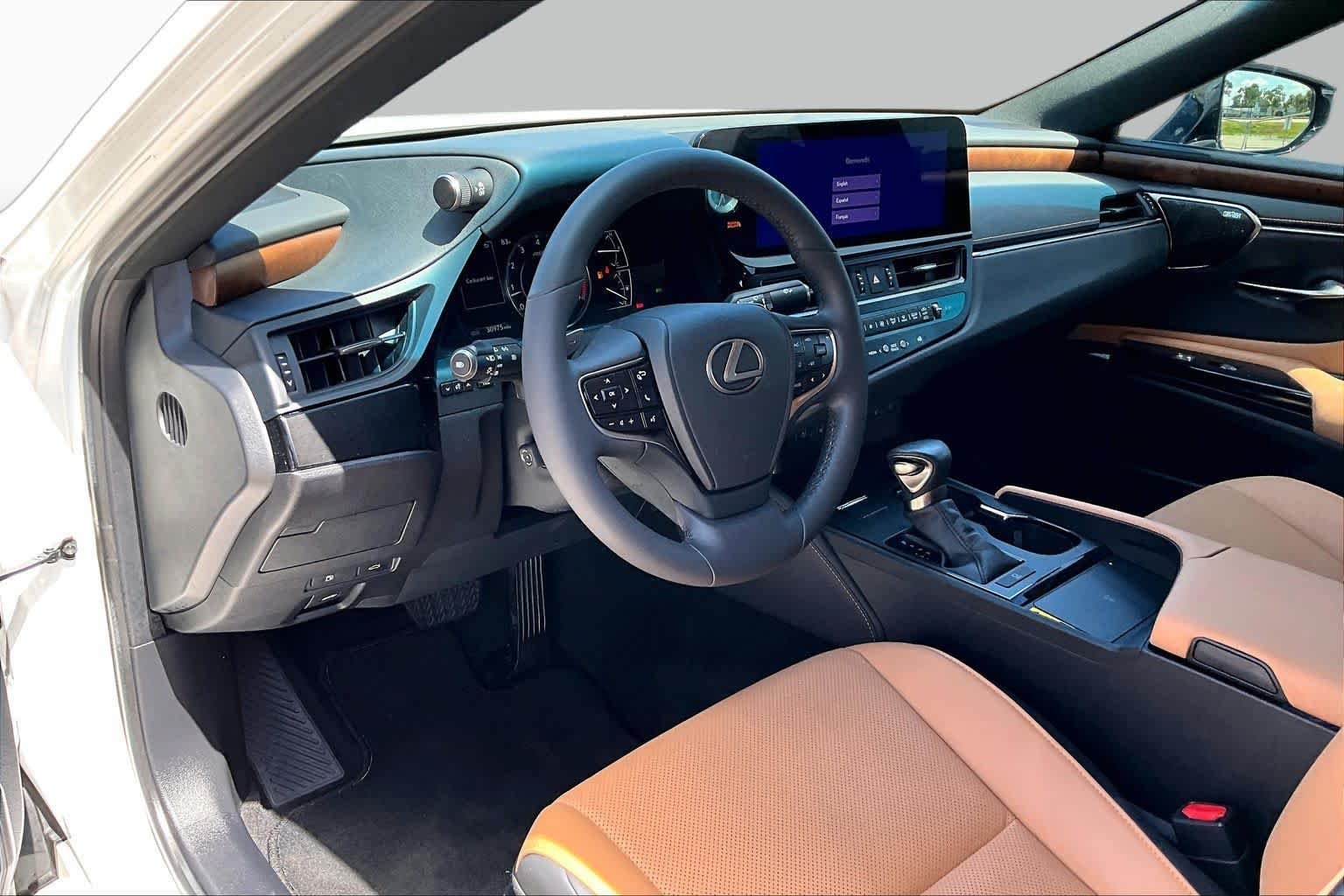 Used 2023 Eminent White Pearl Lexus  image 18