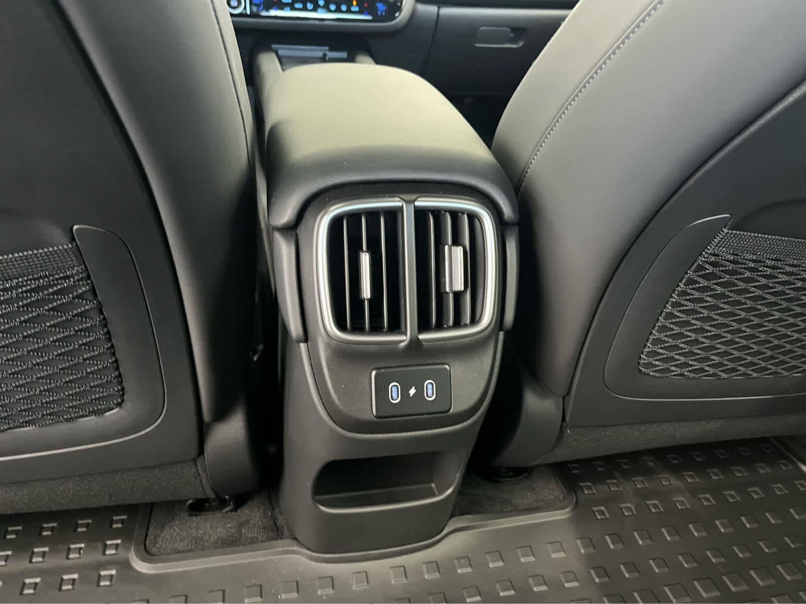 Used 2025 Gravity Gold Matte Hyundai SEL image 30