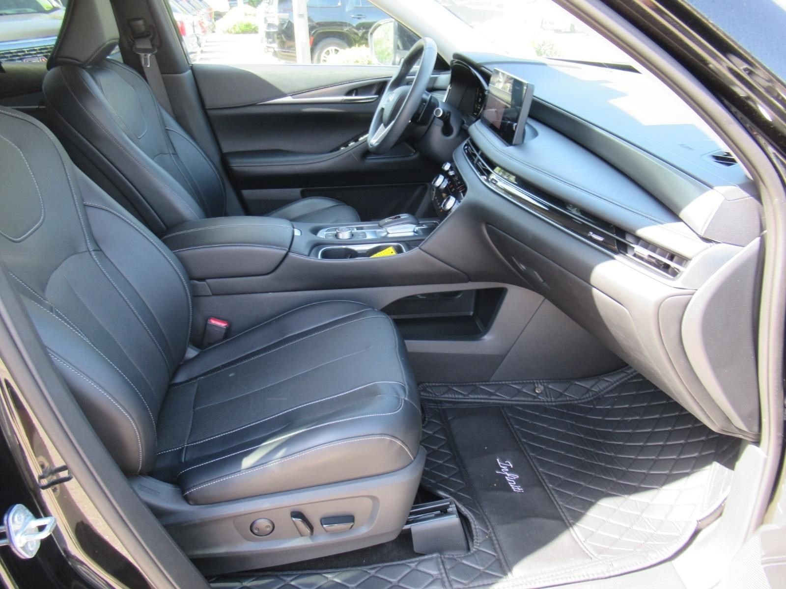 Used 2023 Black INFINITI LUXE image 10