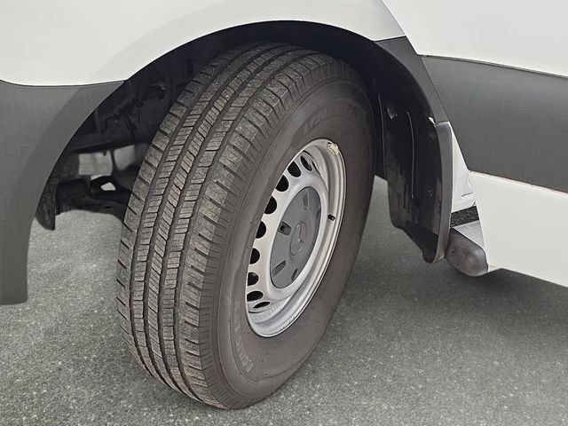 Used 2022 White Mercedes-Benz Passenger 144 WB image 31