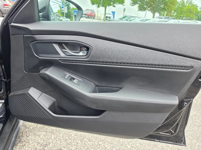 Used 2025 Crystal Black Pearl Honda SE image 11