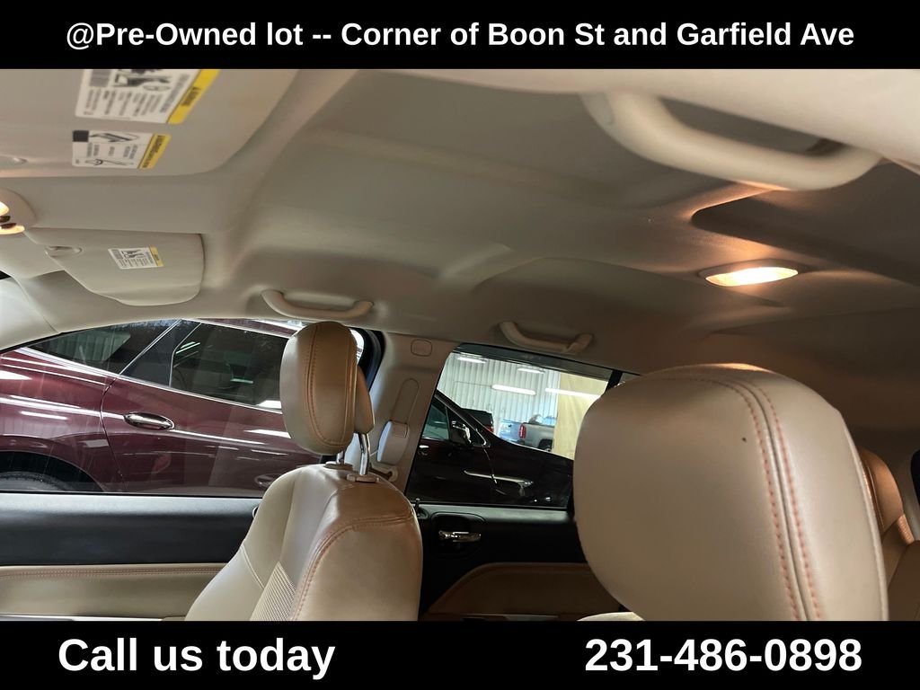 Used 2015 Green Jeep Latitude image 13