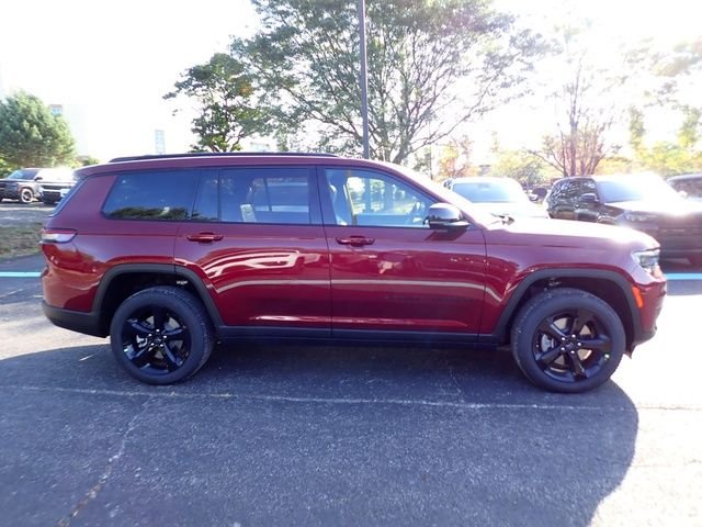 New 2025 Velvet Red Pearl-Coat Exterior Paint Jeep Altitude X image 8