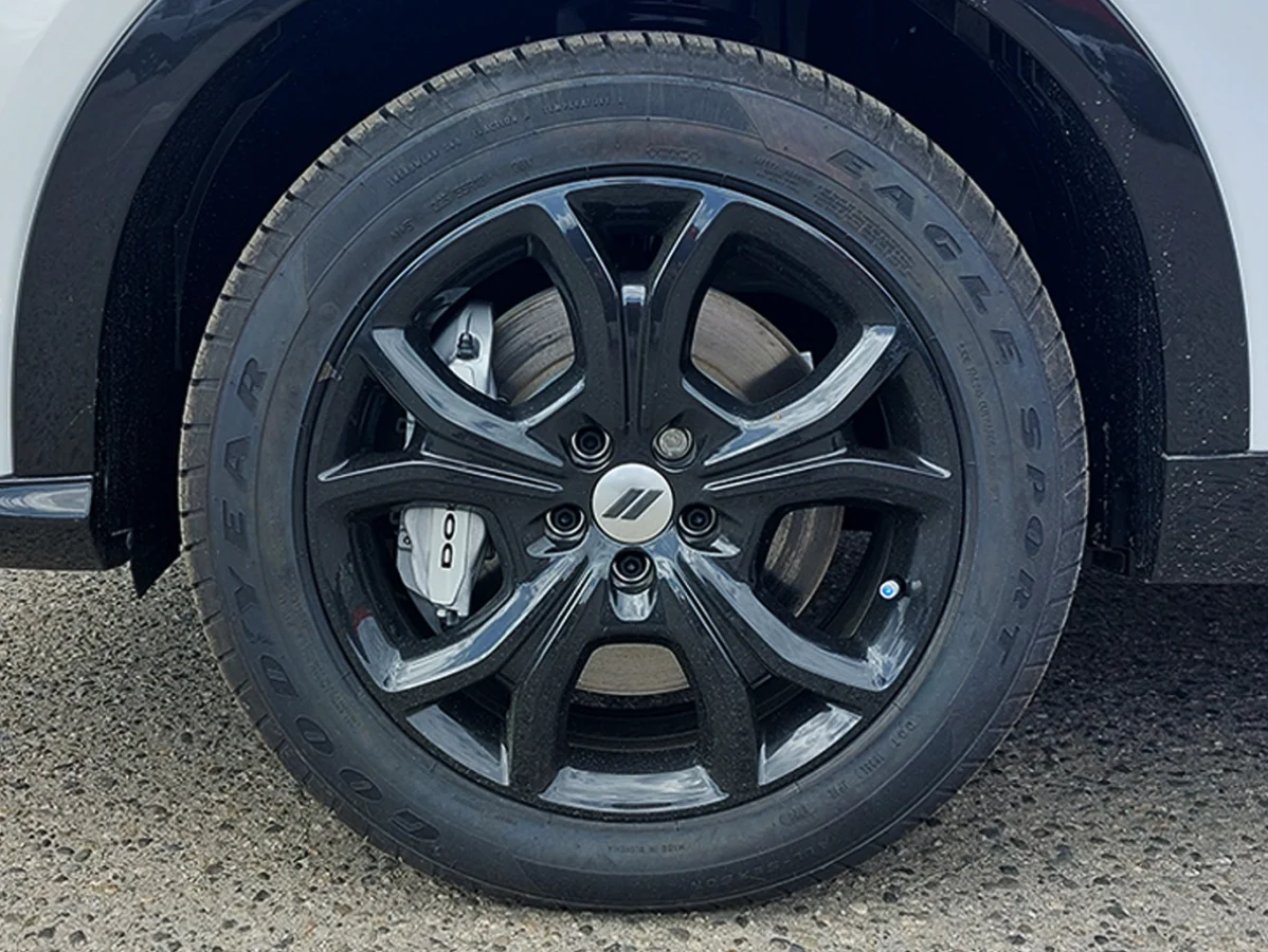 Used 2024 White Dodge R/T PHEV EAWD image 17