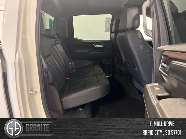 2024 GMC Sierra 1500 SLT - Photo 35