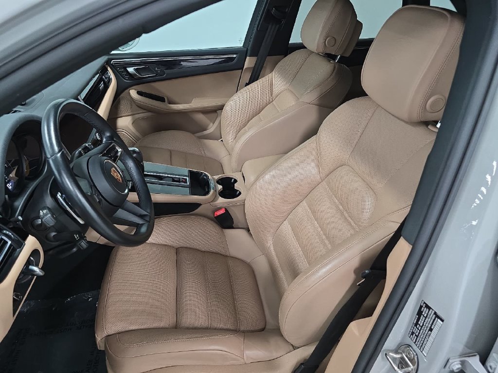 Certified Used 2023  Porsche  image 5