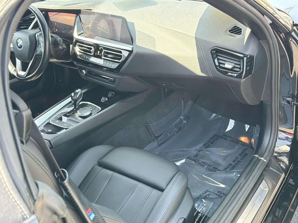 Used 2020 Black Sapphire Metallic BMW sDrive30i image 24