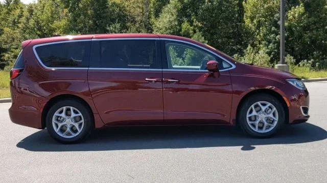 Used 2018 Red Chrysler Touring Plus image 5