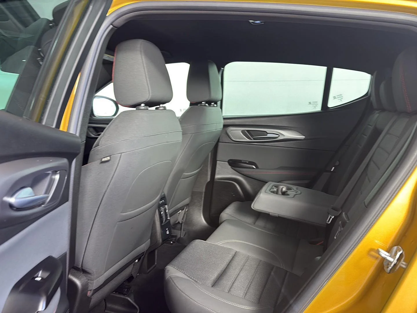 Used 2024 Acapulco Gold Dodge R/T image 20
