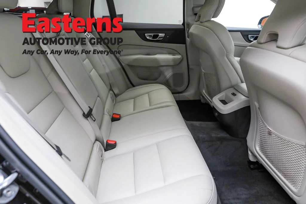 Used 2022 Black Volvo T5 image 22