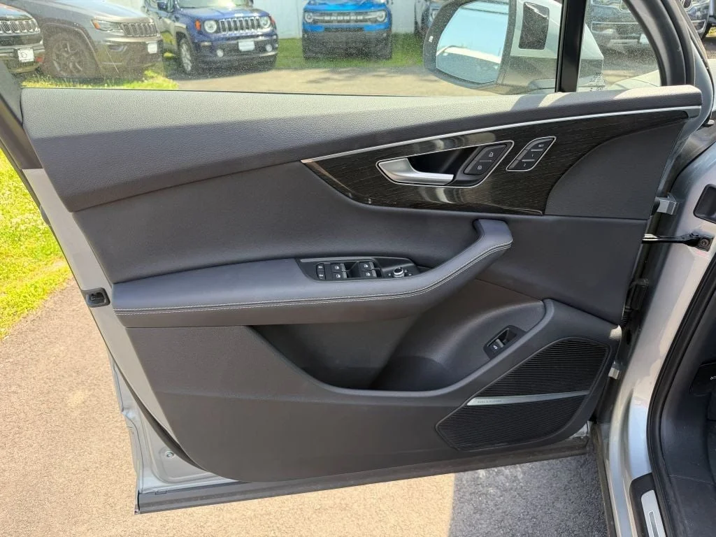 2025 Audi Q7 Premium Plus - Photo 9