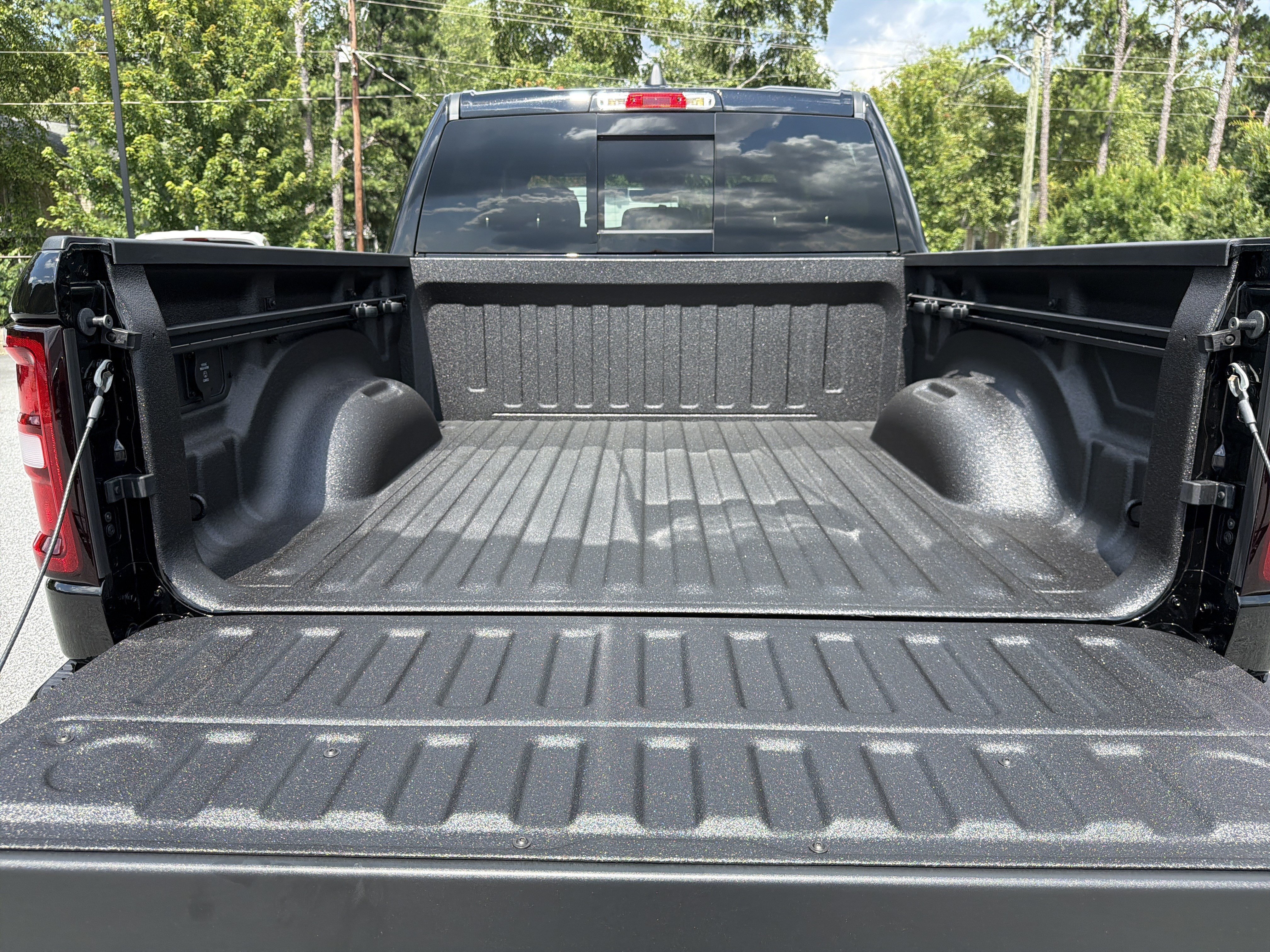 New 2026 Diamond Black Crystal Pearl-Coat Exterior Paint RAM Big Horn/Lone Star image 22